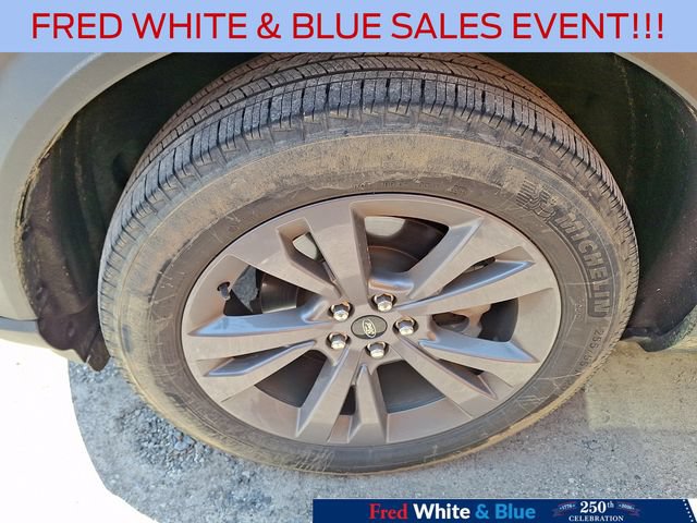 Certified 2023 Ford Explorer XLT w/ Equipment Group 202A AWD/4WD image 4