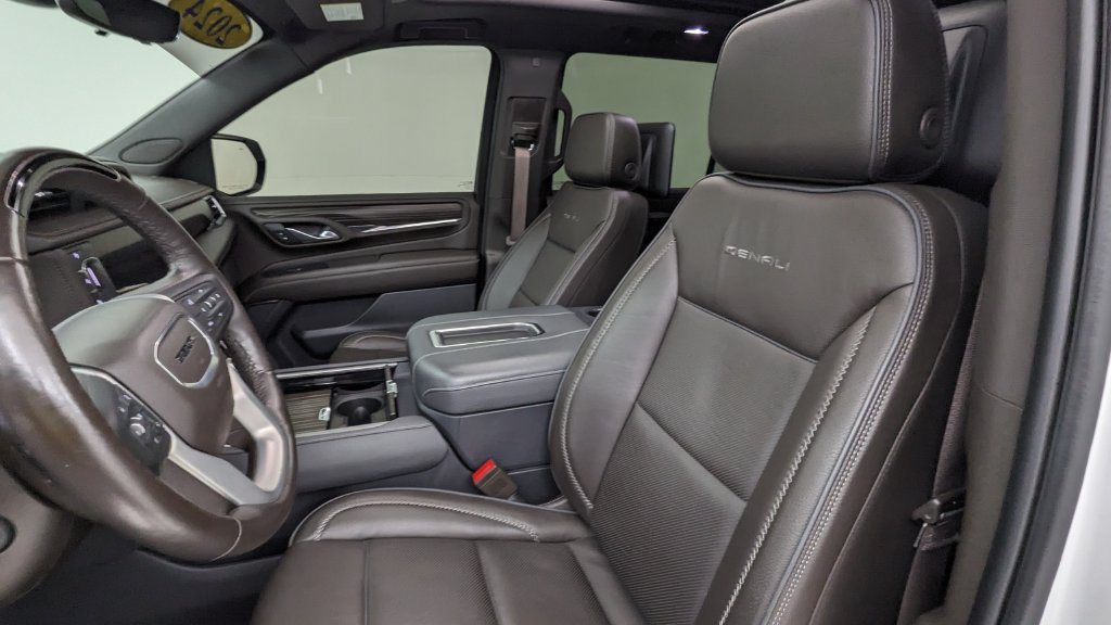 Used 2024 GMC Yukon XL Denali w/ Denali Reserve Package AWD/4WD image 2