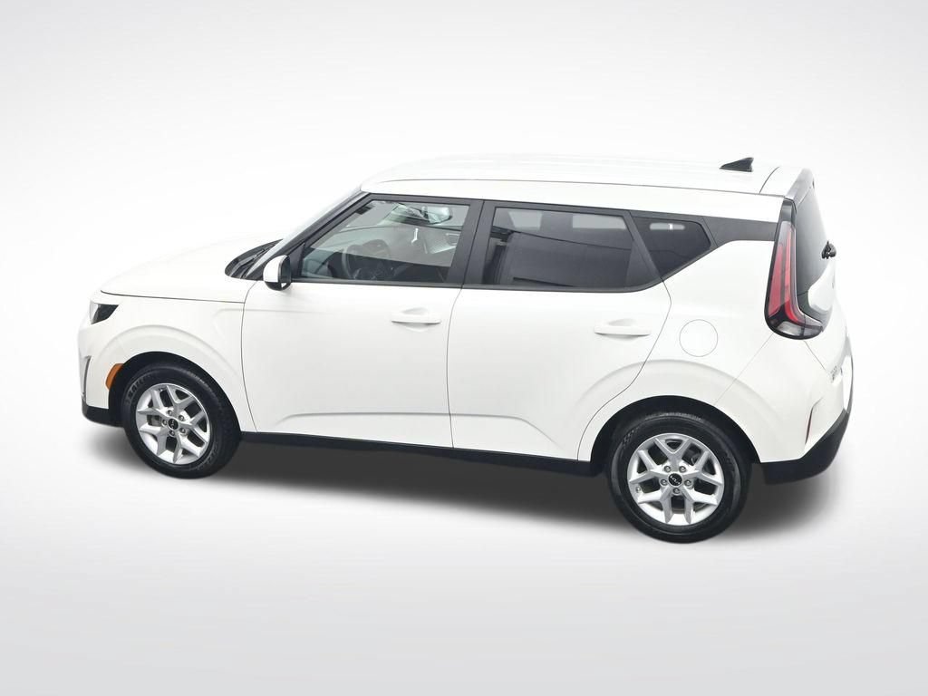 Used 2025 Kia Soul LX w/ LX Technology Package FWD image 30
