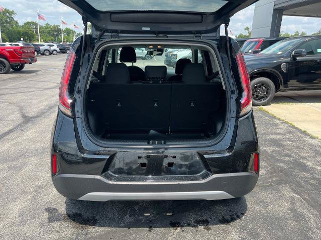 Used 2025 Kia Soul LX w/ LX Technology Package FWD image 15