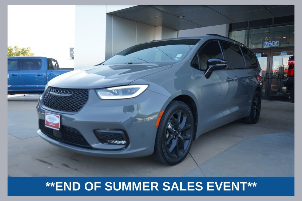 Used 2025 Chrysler Pacifica Limited FWD image 1