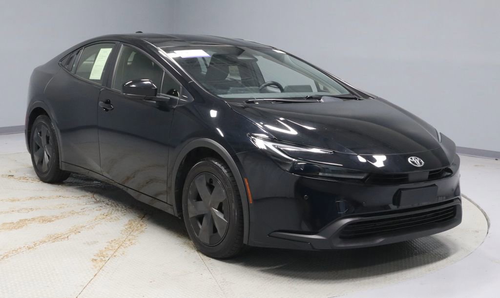 Used 2024 Toyota Prius LE FWD image 7