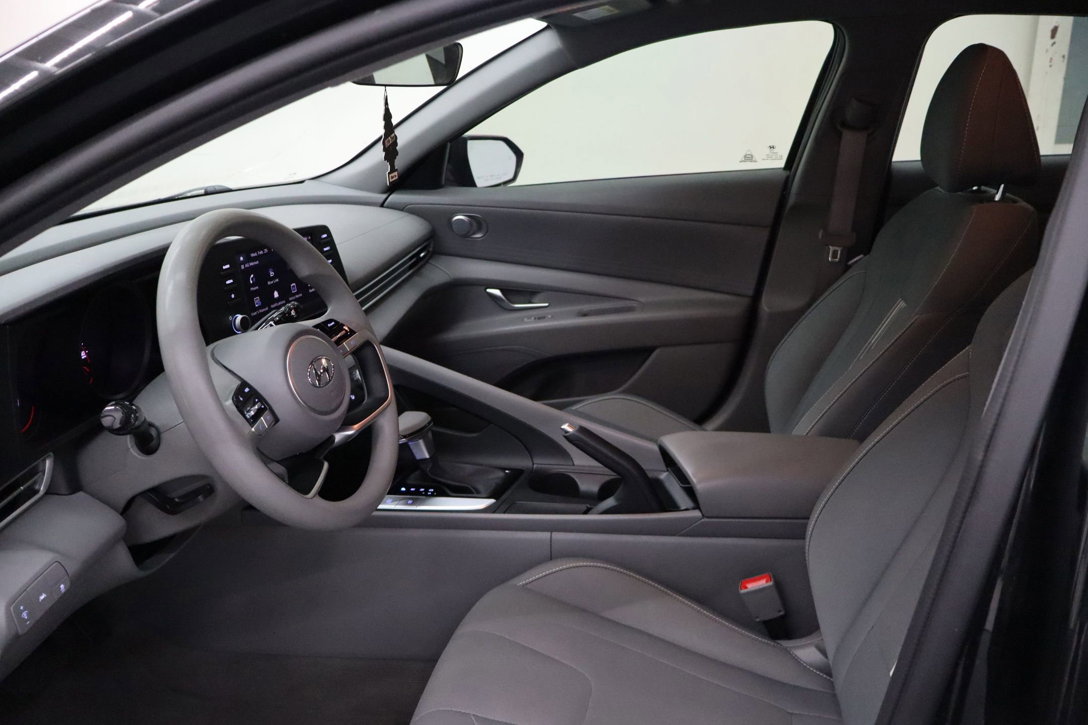 Used 2022 Hyundai Elantra SEL w/ Preferred Accessory Package image 23