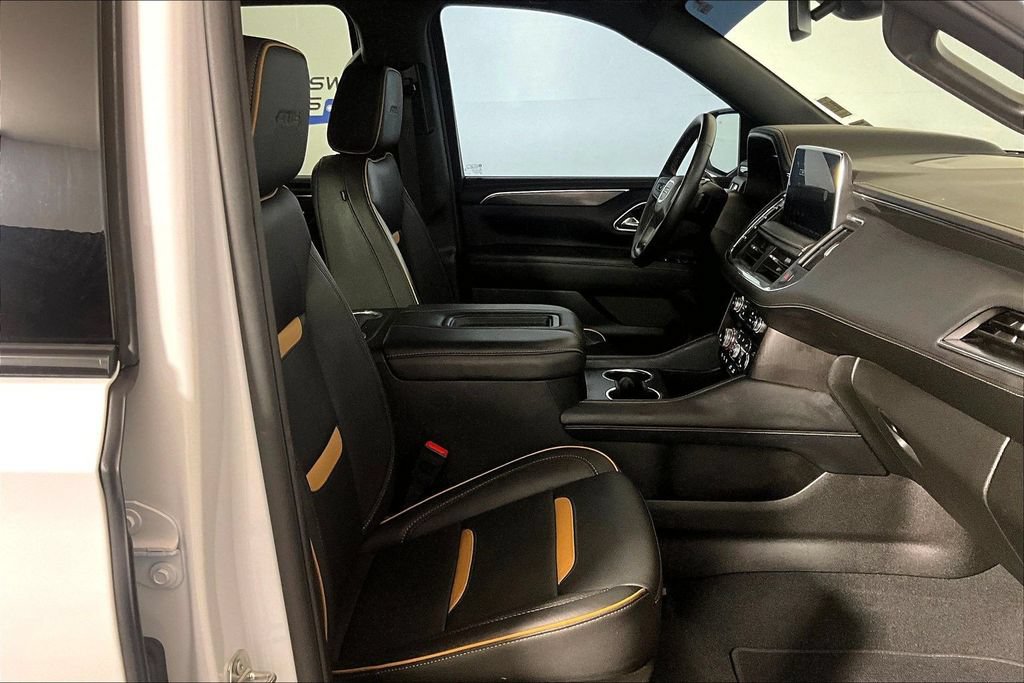Used 2024 GMC Yukon XL AT4 w/ Technology Package AWD/4WD image 6