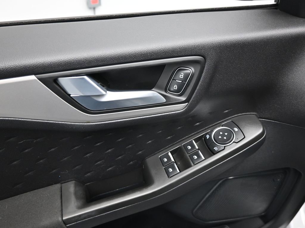 Certified 2020 Ford Escape SE image 39