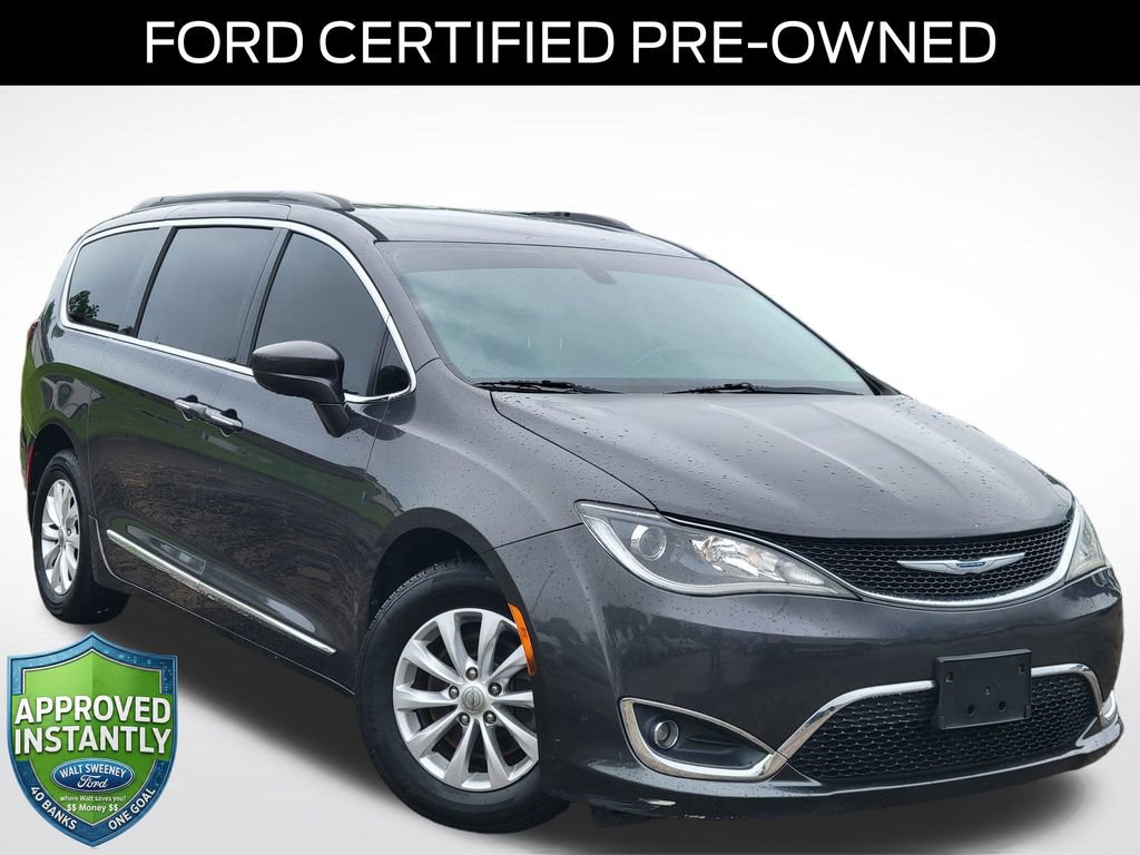 Used 2017 Chrysler Pacifica Touring-L FWD image 1