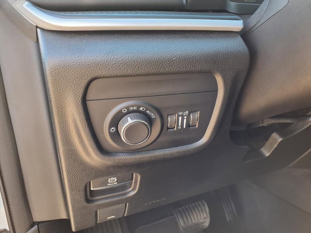 Used 2024 Jeep Grand Cherokee L Laredo image 22