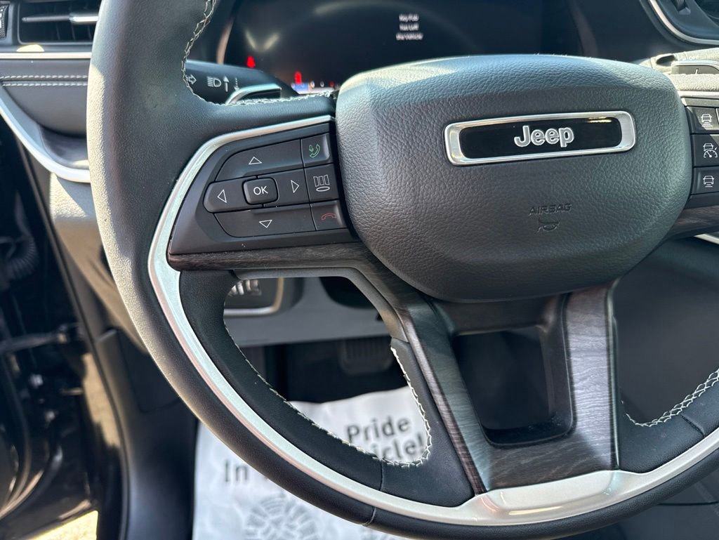 Used 2023 Jeep Grand Cherokee Limited AWD/4WD image 13