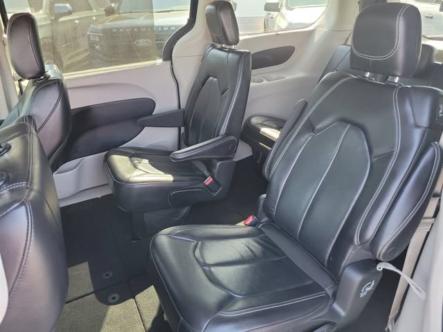 Used 2022 Chrysler Pacifica Touring-L FWD image 18