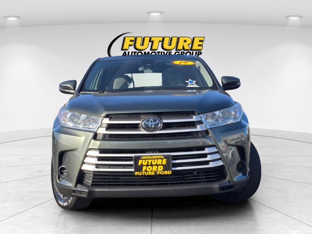 Used 2019 Toyota Highlander LE AWD/4WD image 2