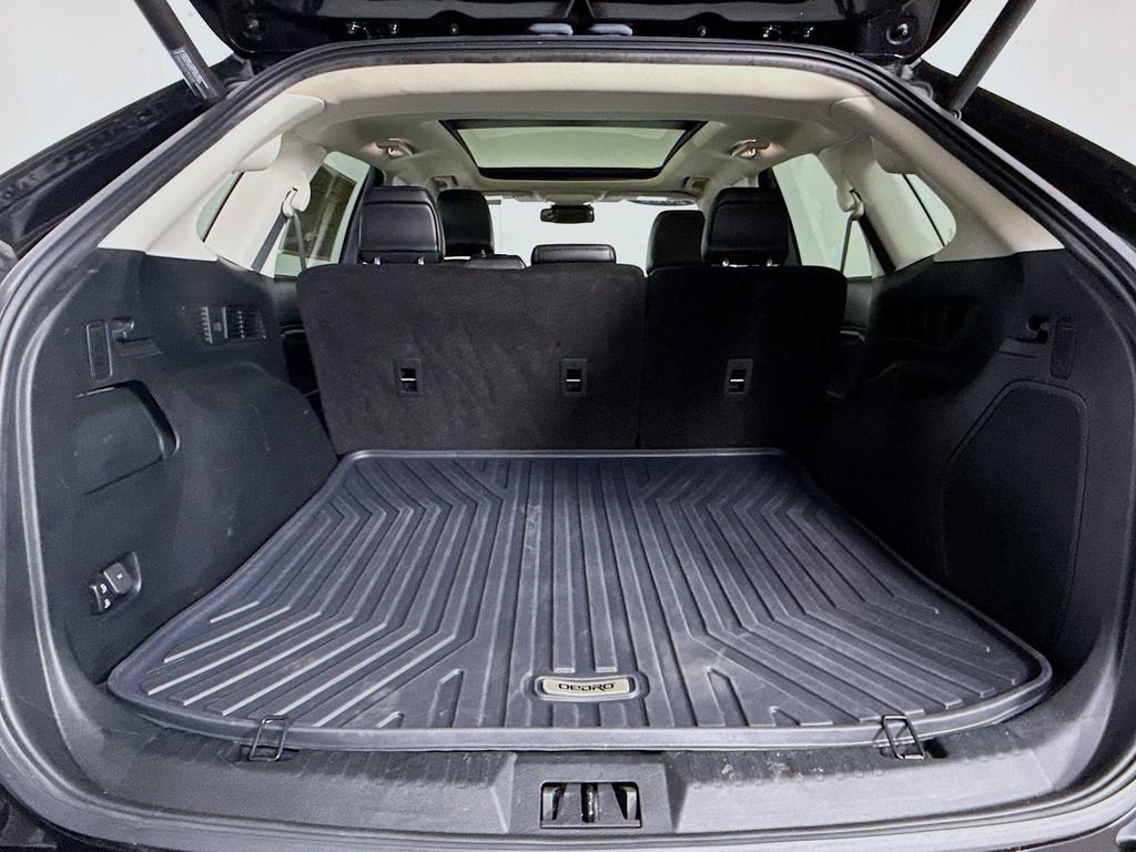 Certified 2022 Ford Edge Titanium w/ Equipment Group 301A image 28