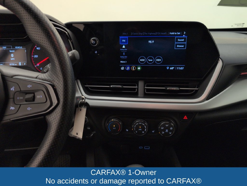 Used 2024 Chevrolet Trax RS FWD image 17