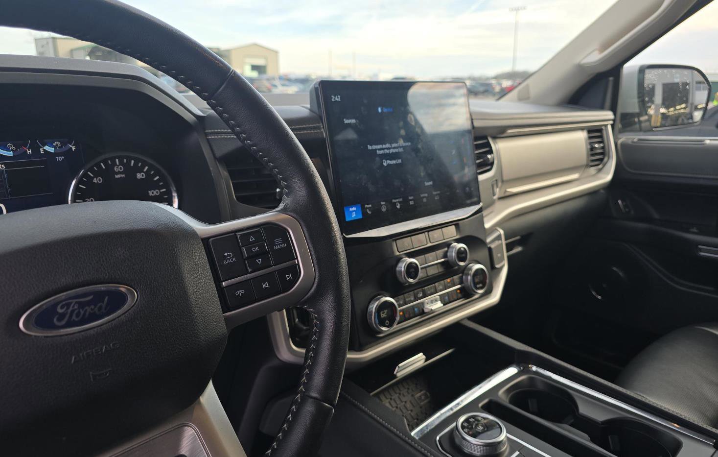 Certified 2024 Ford Expedition XLT image 6