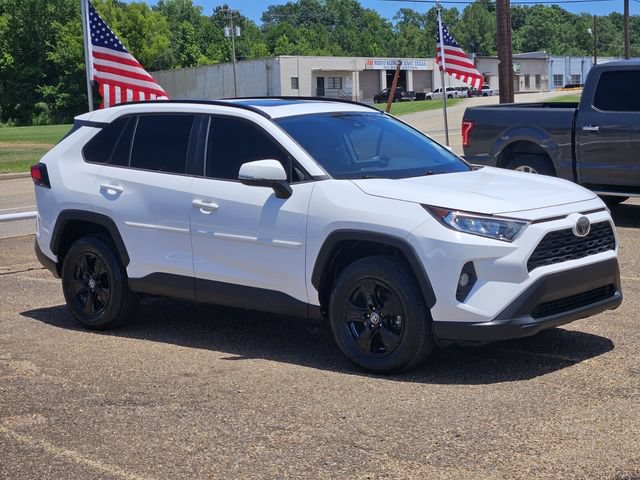 Used 2019 Toyota RAV4 XLE w/ Convenience Package FWD image 1