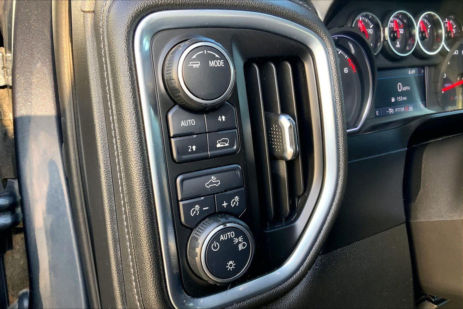 Used 2021 Chevrolet Silverado 1500 LT AWD/4WD image 34