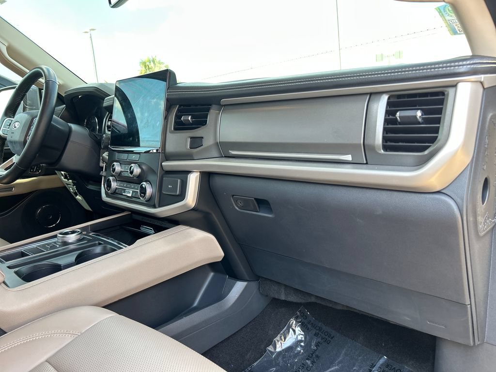 Certified 2023 Ford Expedition XLT RWD image 16