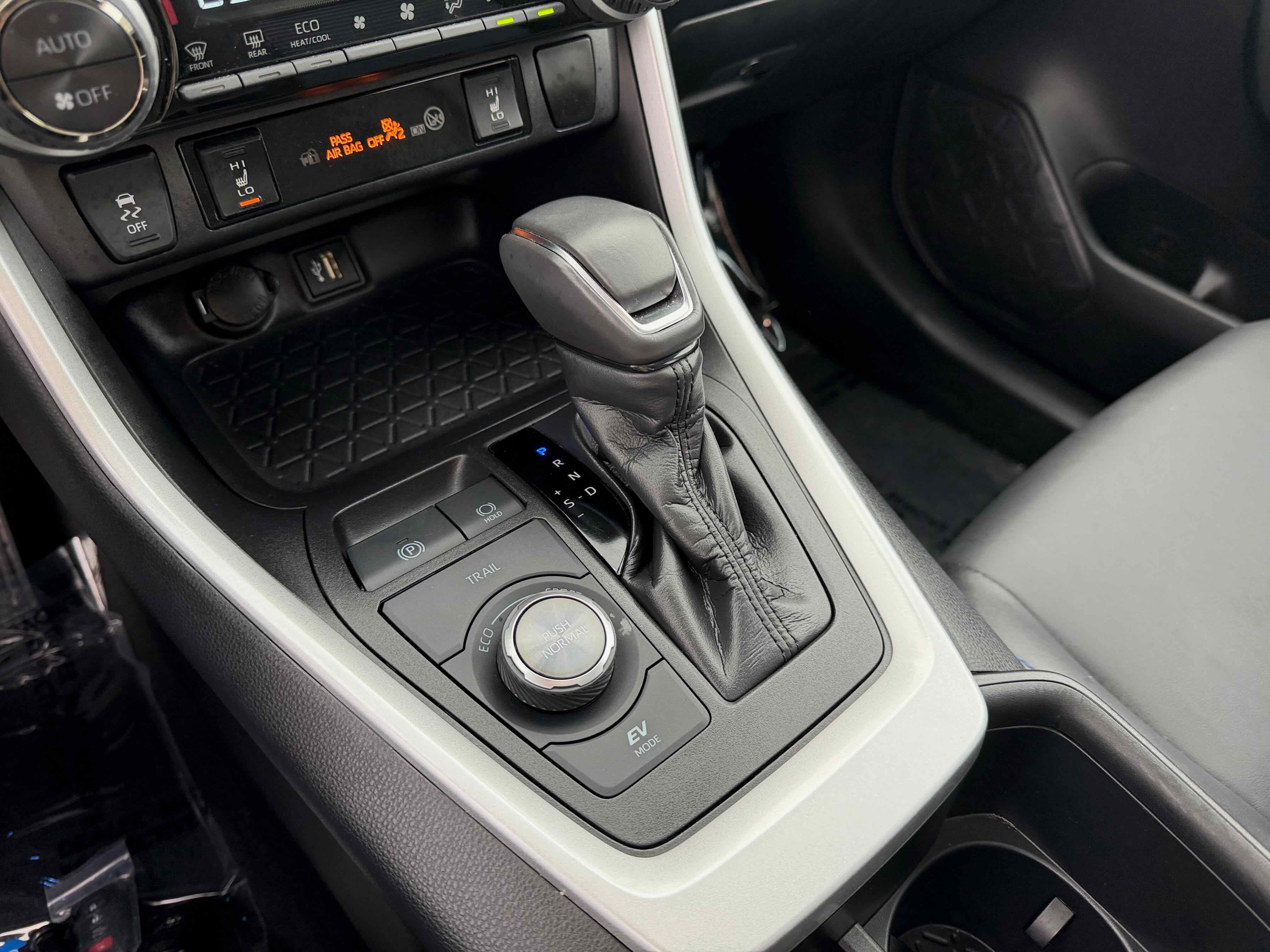 Used 2024 Toyota RAV4 XSE w/ Weather Package image 24