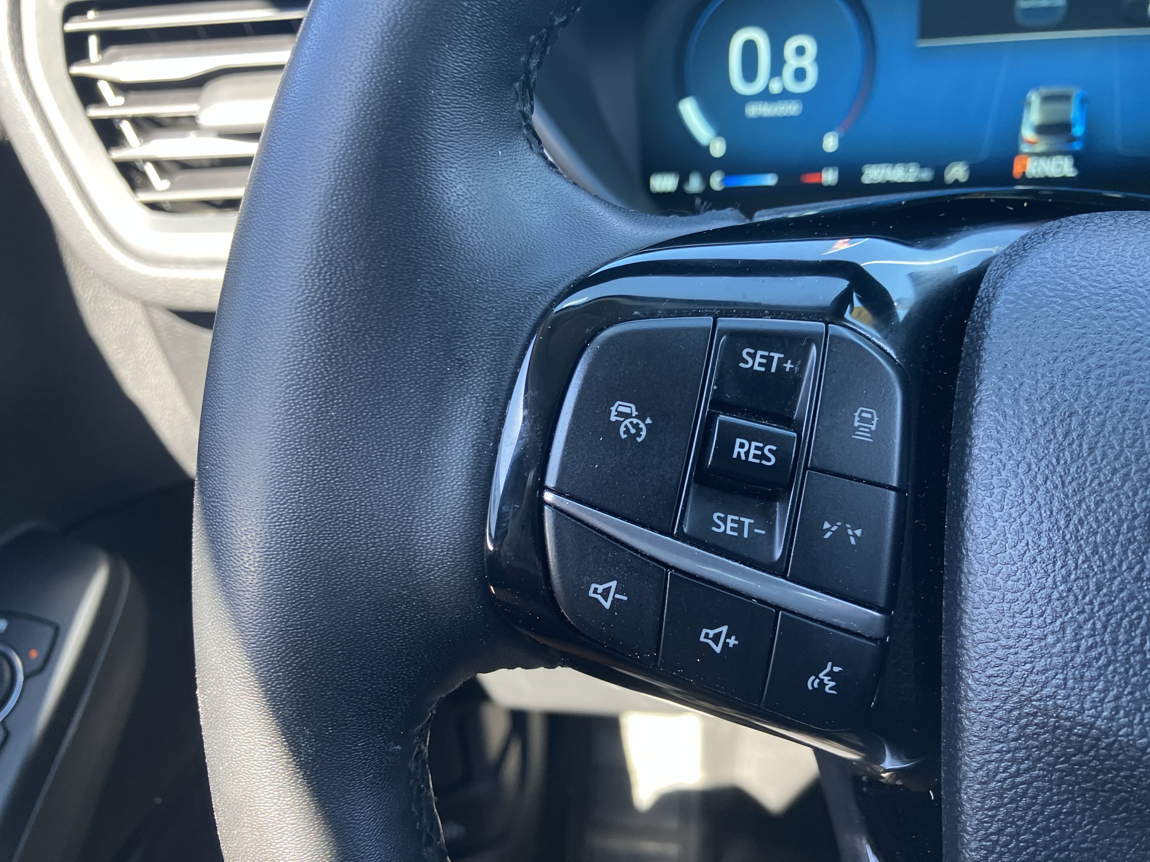 Certified 2025 Ford Escape Platinum AWD/4WD image 25