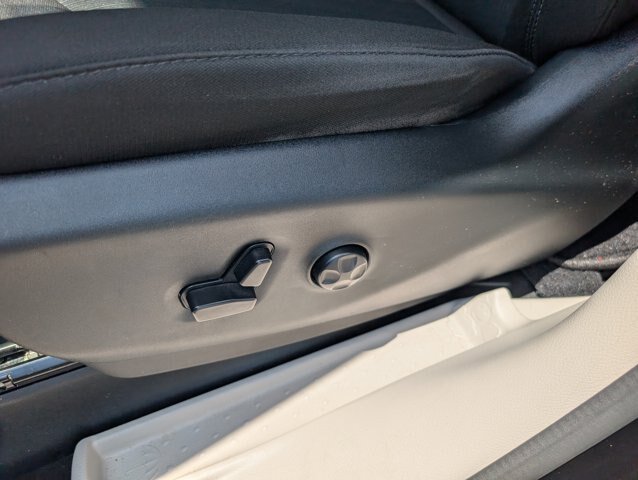 Used 2024 Chrysler Voyager LX FWD image 10