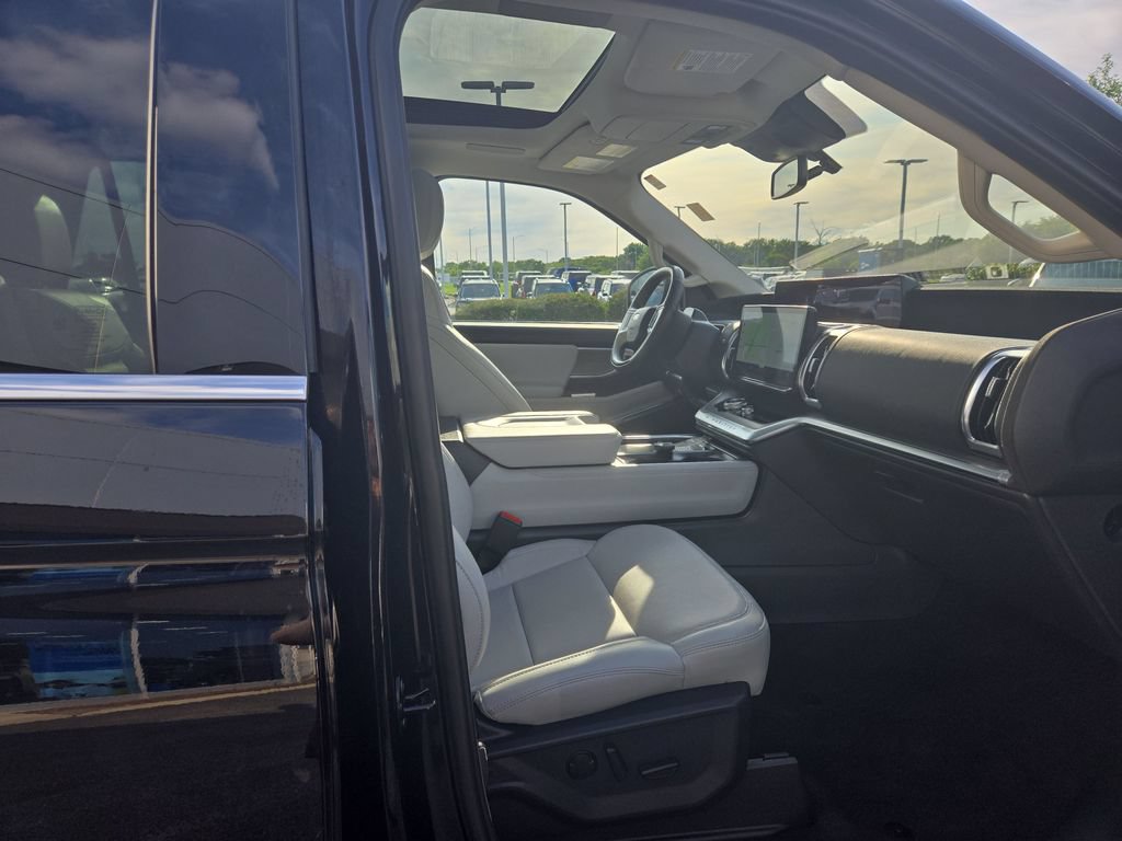 Certified 2025 Ford Expedition Platinum w/ Driver's Package AWD/4WD image 31
