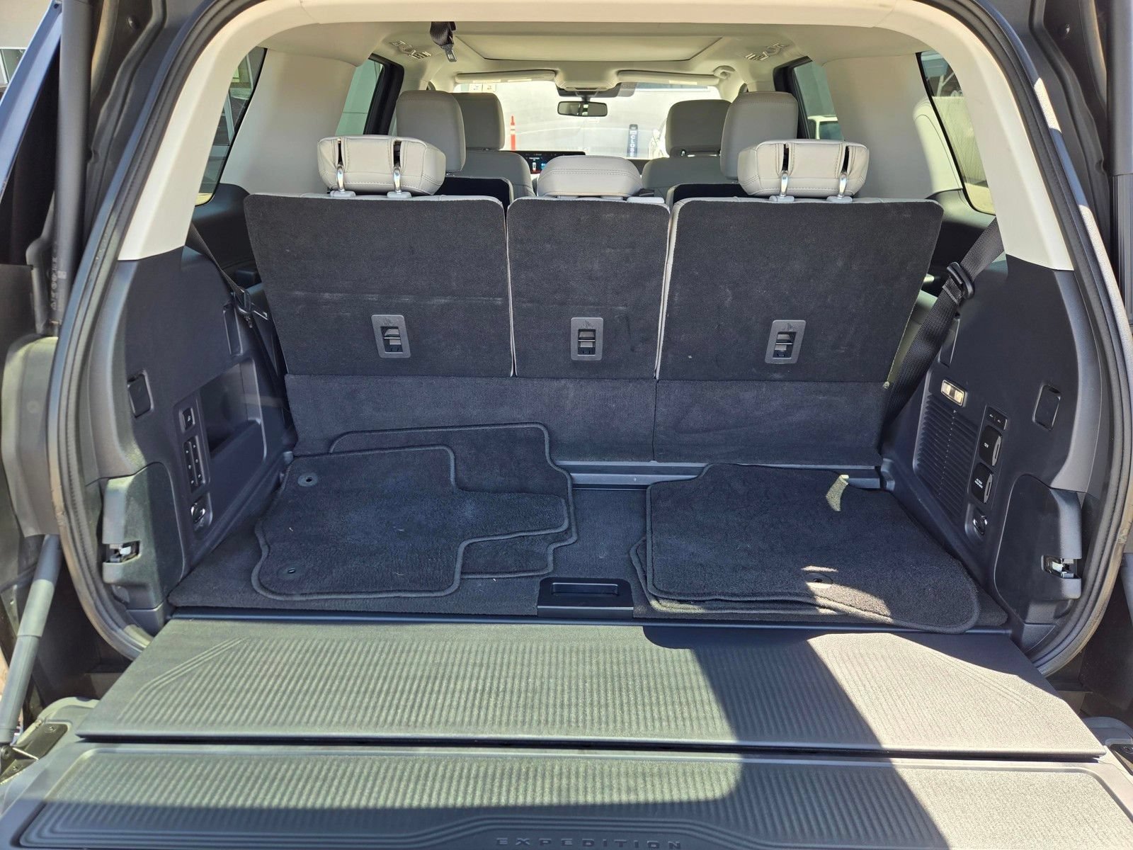 Certified 2025 Ford Expedition Active AWD/4WD image 30
