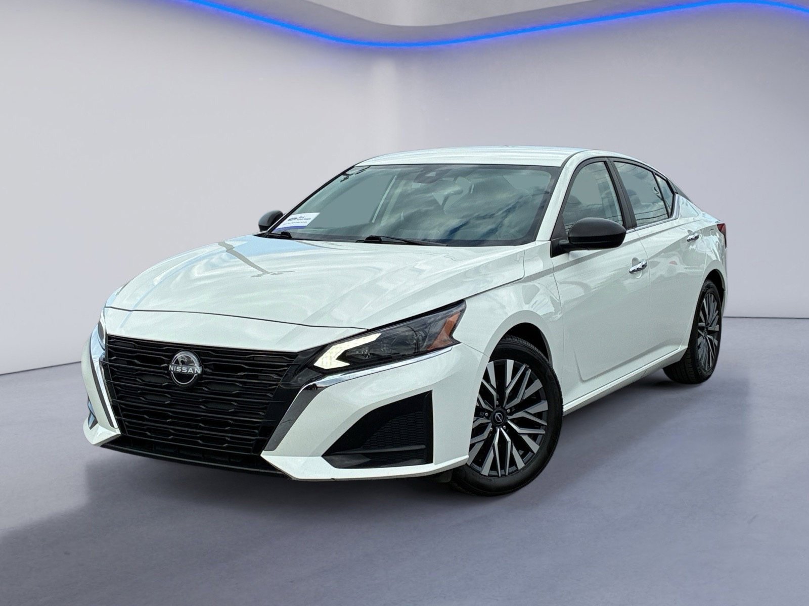Used 2025 Nissan Altima 2.5 SV FWD image 2