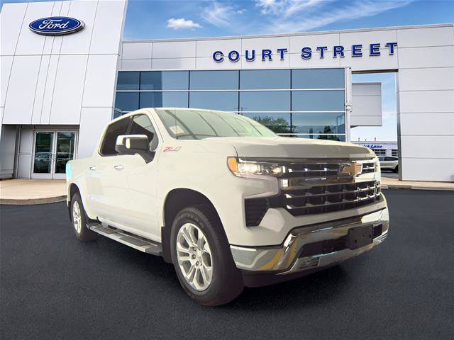 Used 2024 Chevrolet Silverado 1500 LTZ AWD/4WD image 2