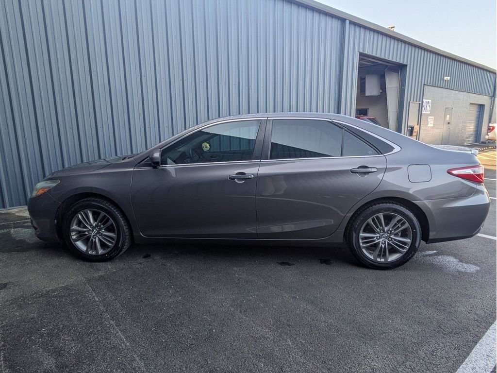 Used 2017 Toyota Camry SE image 11