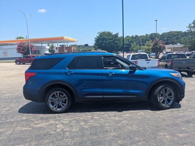 Certified 2022 Ford Explorer XLT w/ Equipment Group 202A RWD image 12