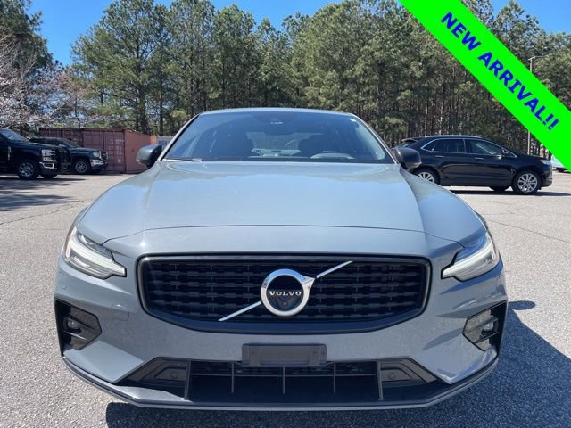 Used 2022 Volvo S60 B5 R-Design image 5