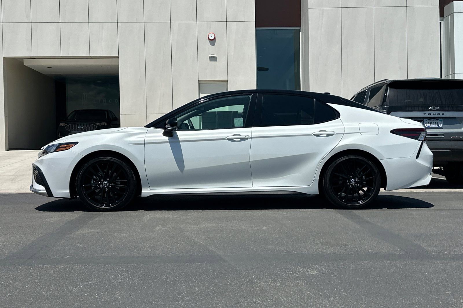 Used 2023 Toyota Camry XSE FWD image 6