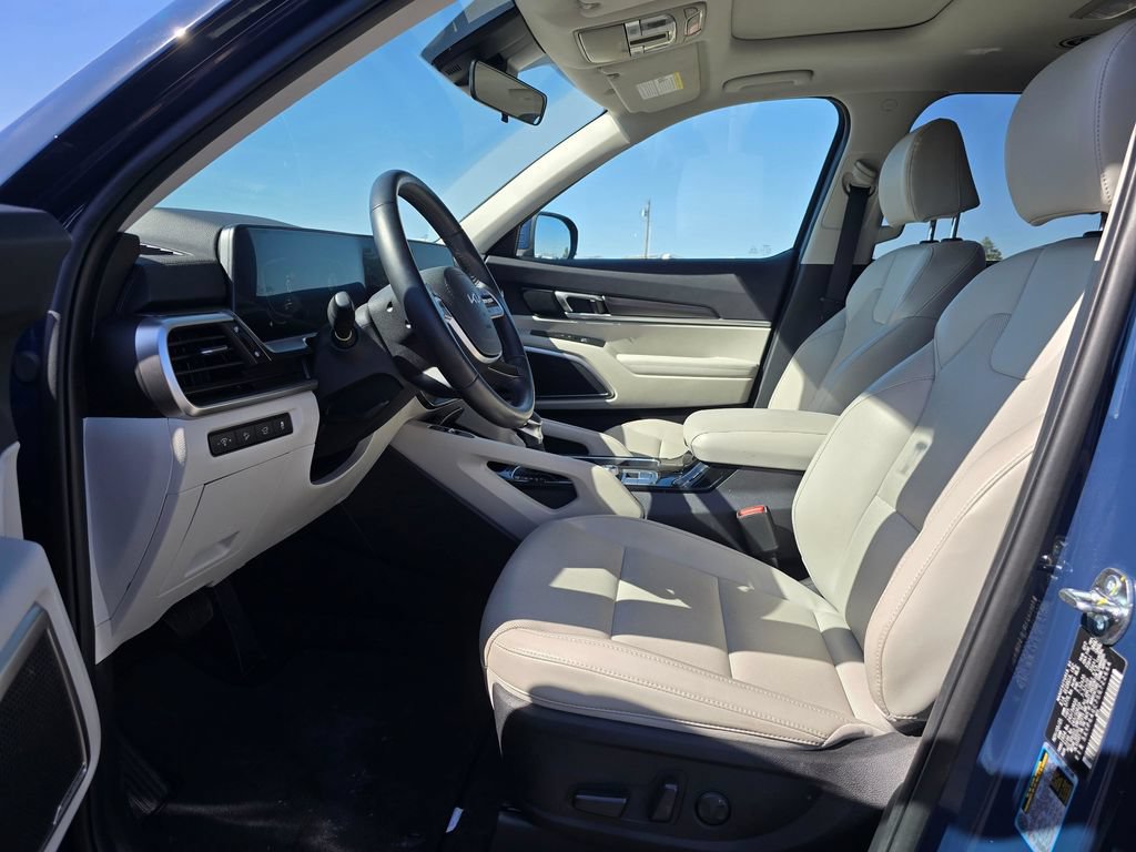 Used 2025 Kia Telluride S FWD image 11