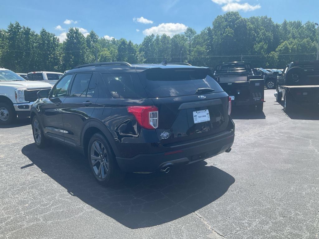 Certified 2024 Ford Explorer XLT w/ Equipment Group 202A RWD image 7