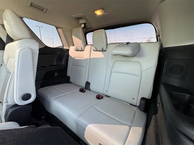 Used 2022 Nissan Pathfinder SL w/ SL Premium Package image 16