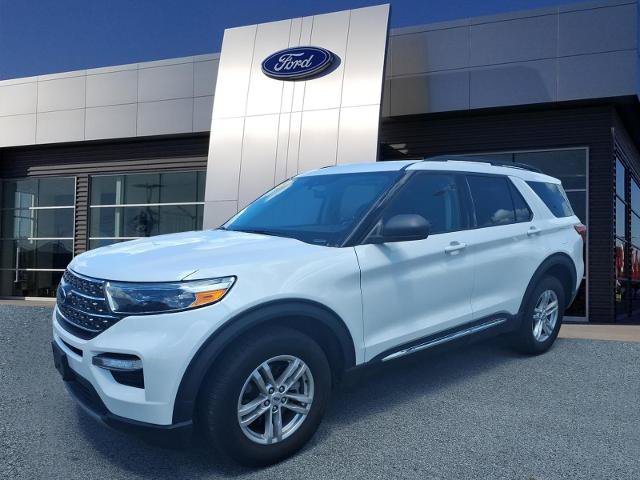 Certified 2023 Ford Explorer XLT w/ Equipment Group 202A AWD/4WD image 4
