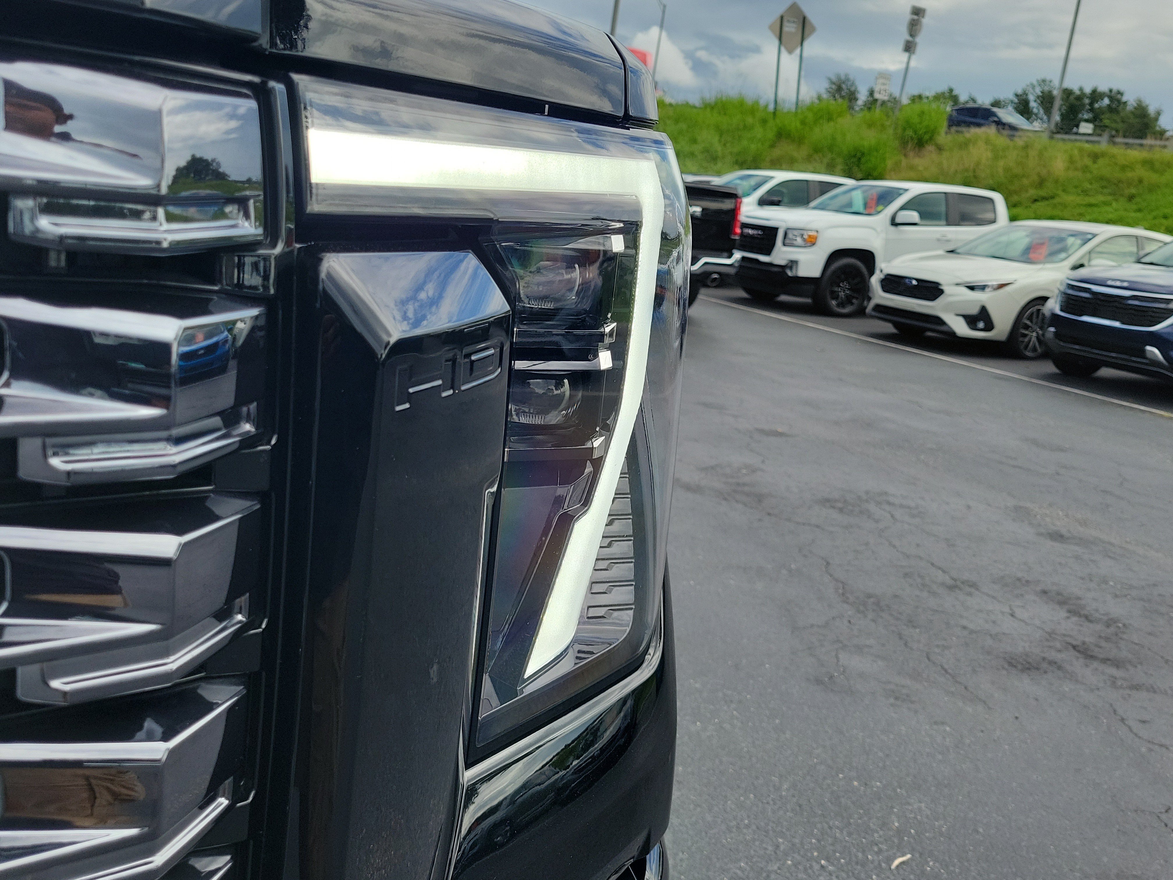 Used 2025 GMC Sierra 2500 Denali Ultimate AWD/4WD image 3