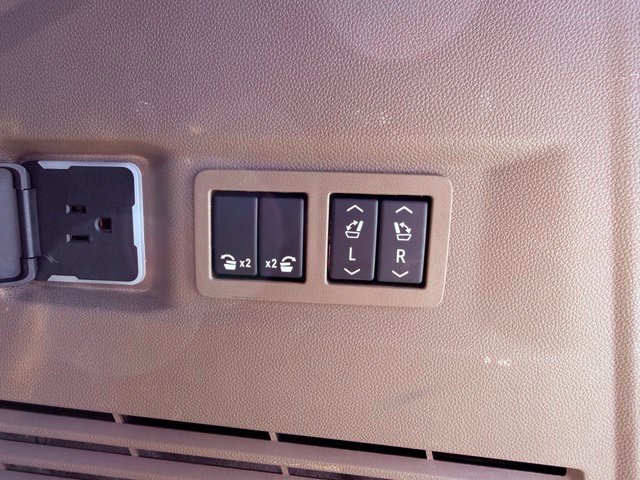 Used 2024 GMC Yukon Denali AWD/4WD image 8