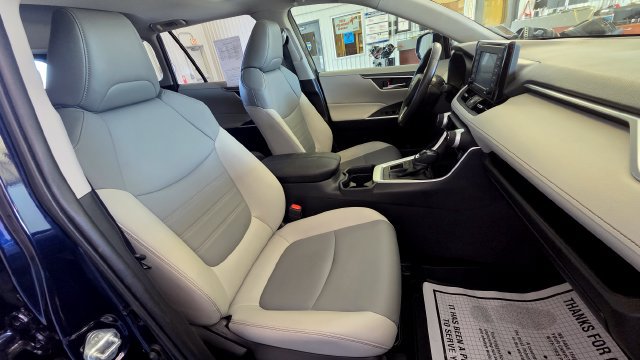 Used 2020 Toyota RAV4 XLE Premium AWD/4WD image 20