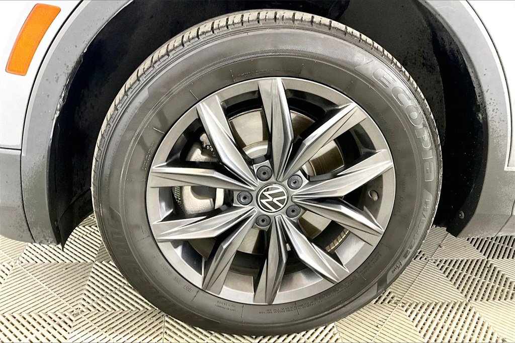 Used 2022 Volkswagen Tiguan SE image 7