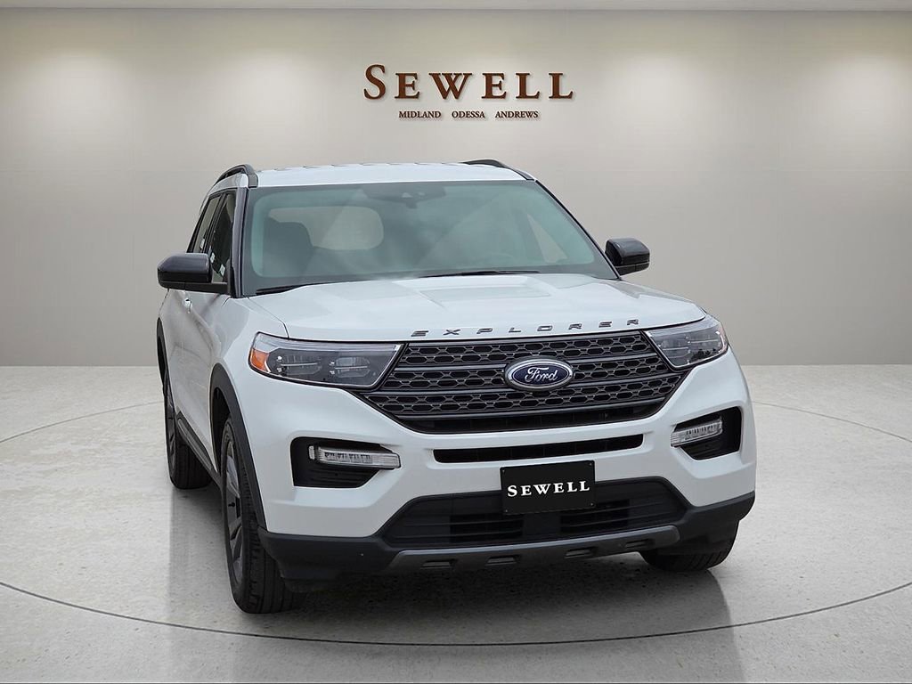 Certified 2023 Ford Explorer XLT w/ Equipment Group 202A AWD/4WD image 7
