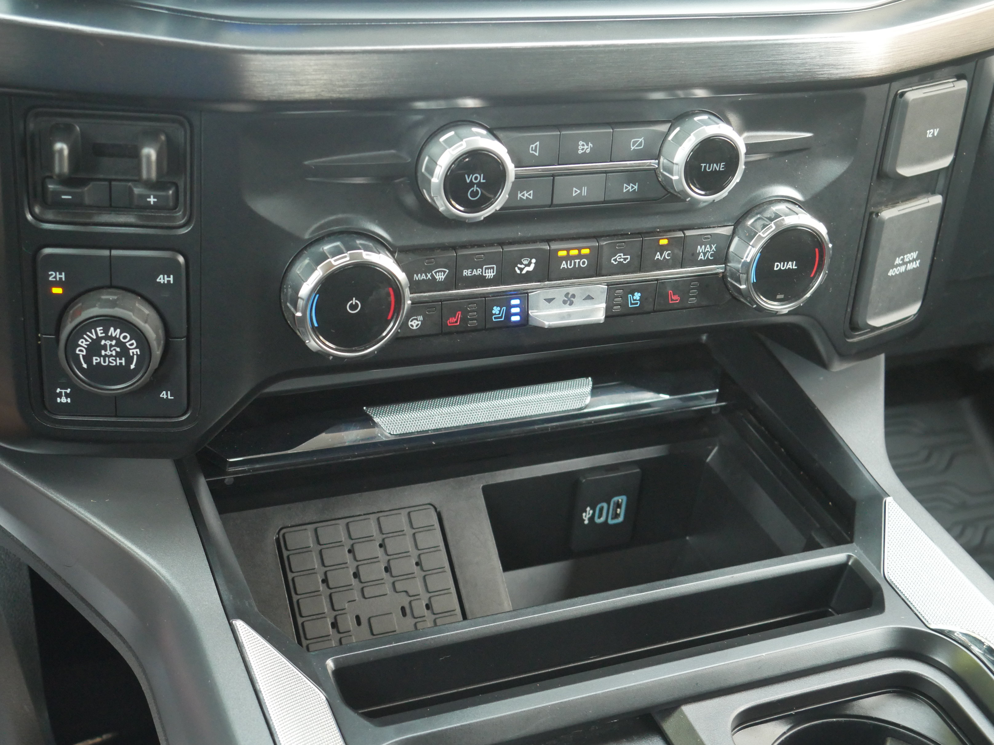 Certified 2024 Ford F250 Lariat w/ Lariat Ultimate Package AWD/4WD image 19