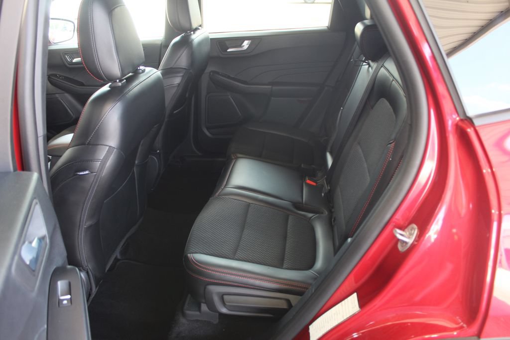 Certified 2025 Ford Escape ST-Line AWD/4WD image 36