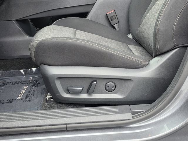 Used 2024 Nissan Rogue SV FWD image 13
