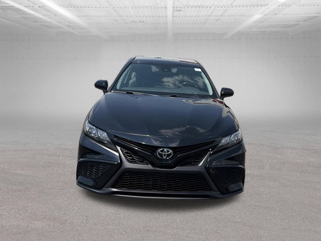 Used 2021 Toyota Camry SE FWD image 3