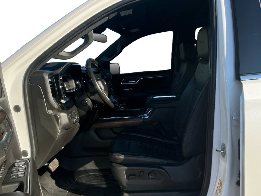 Used 2022 Chevrolet Silverado 1500 High Country w/ High Country Premium Package AWD/4WD image 14