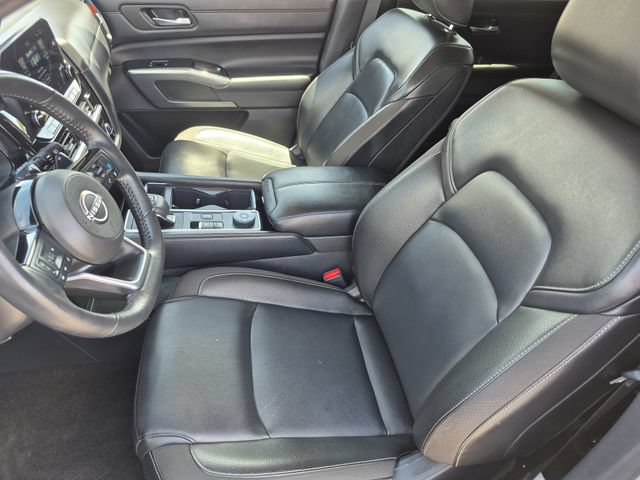 Used 2025 Nissan Pathfinder SL AWD/4WD image 25