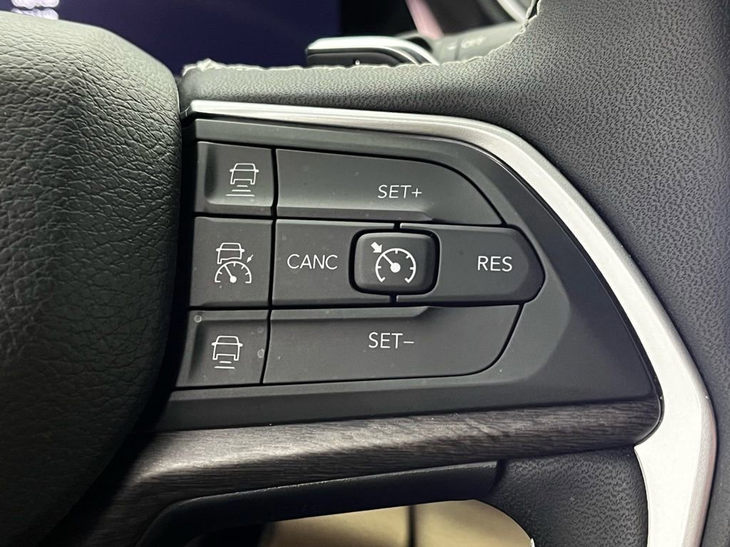 Used 2024 Jeep Grand Cherokee L Limited w/ Luxury Tech Group II image 21