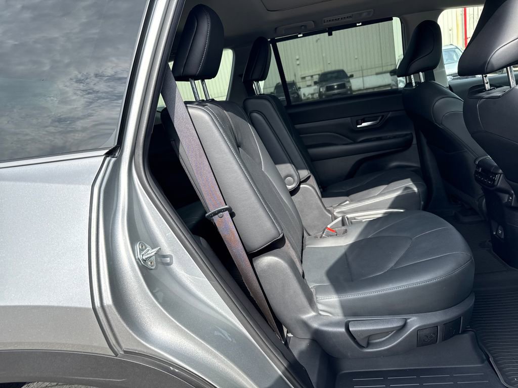 Used 2024 Toyota Grand Highlander AWD image 31