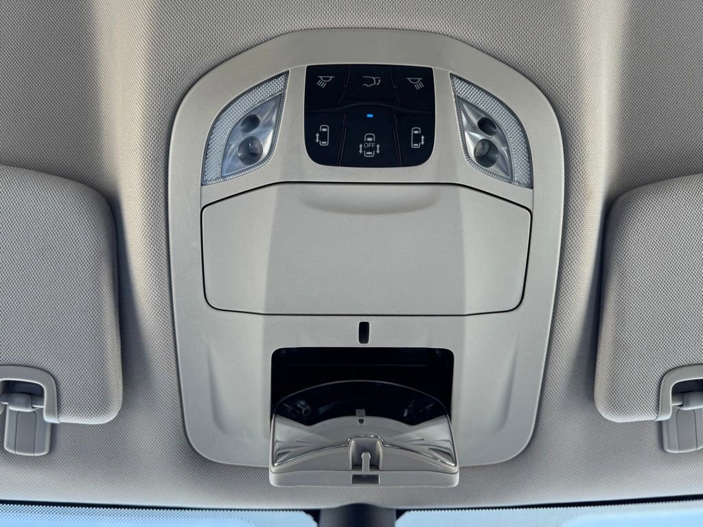 Used 2023 Chrysler Pacifica Touring-L image 33