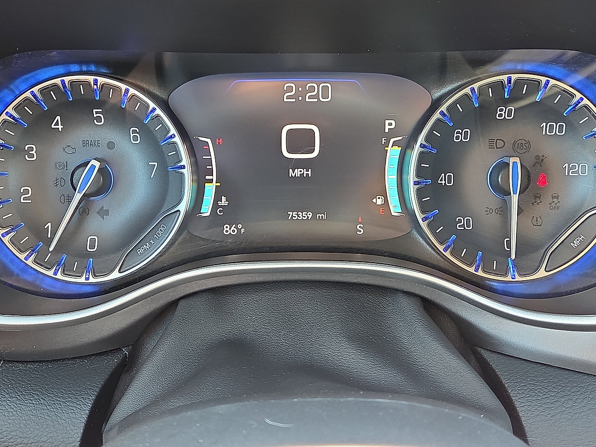 Used 2024 Chrysler Pacifica Touring-L FWD image 27